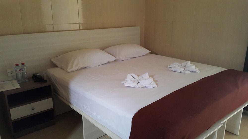 Ambulu Hotel Lojejer Luaran gambar